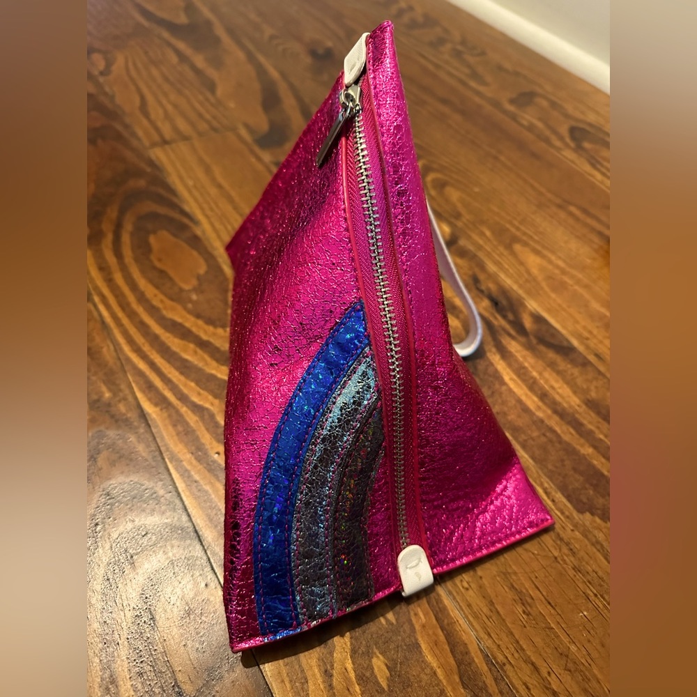 Free People Metallic rainbow triangle shaped wristlet!🌈